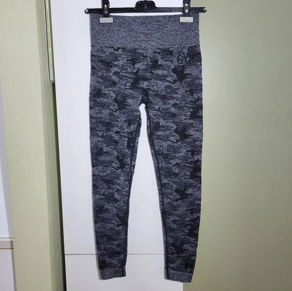 ❤️ 3 for $35 GYMSHARK camoflauge leggings black gray small - Picture 1 of 8